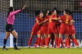 0射门！切尔西半场0-0哥本哈根数据：射门0-4，控球率53%-47%.